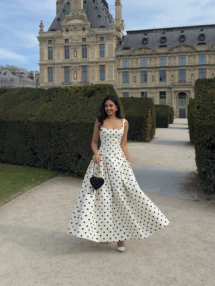 Amélie Dot Holiday