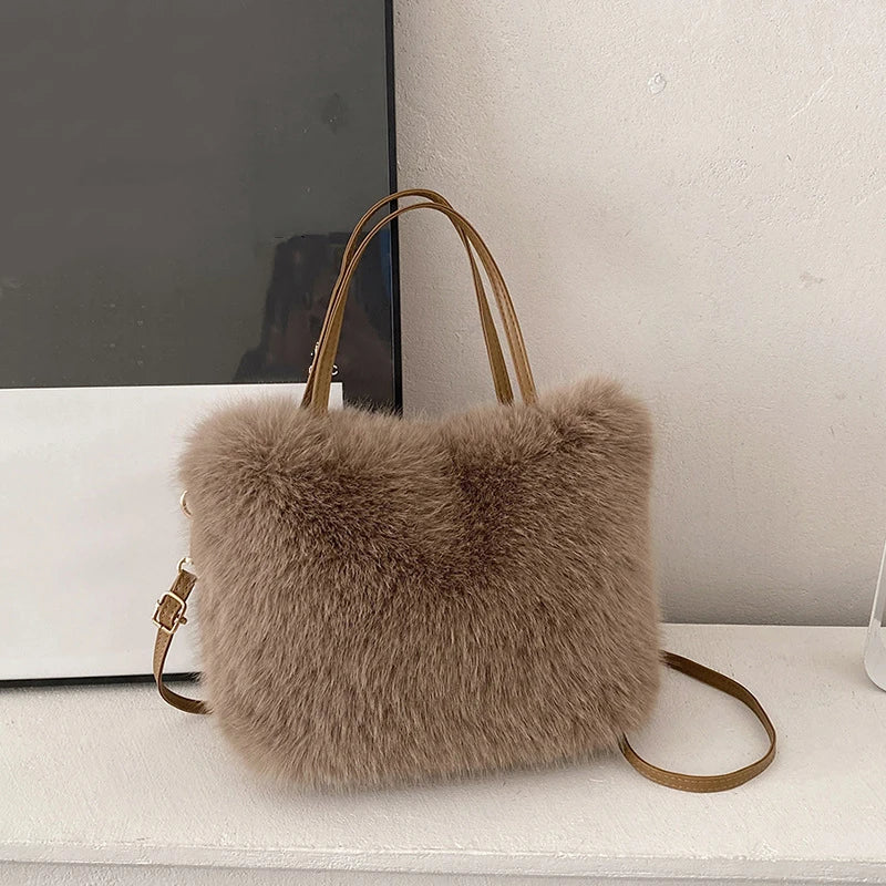 Faux fur tote bag- Jeccy