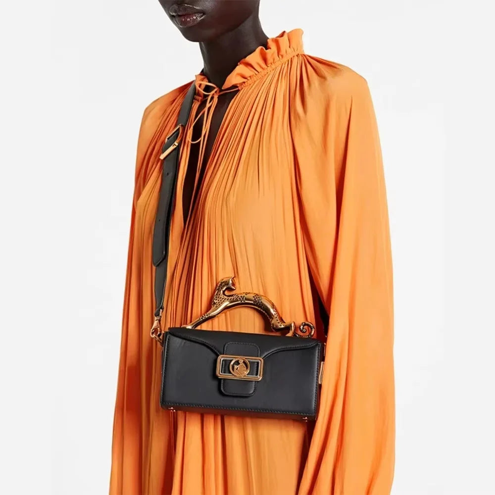 Noir Structure Handle