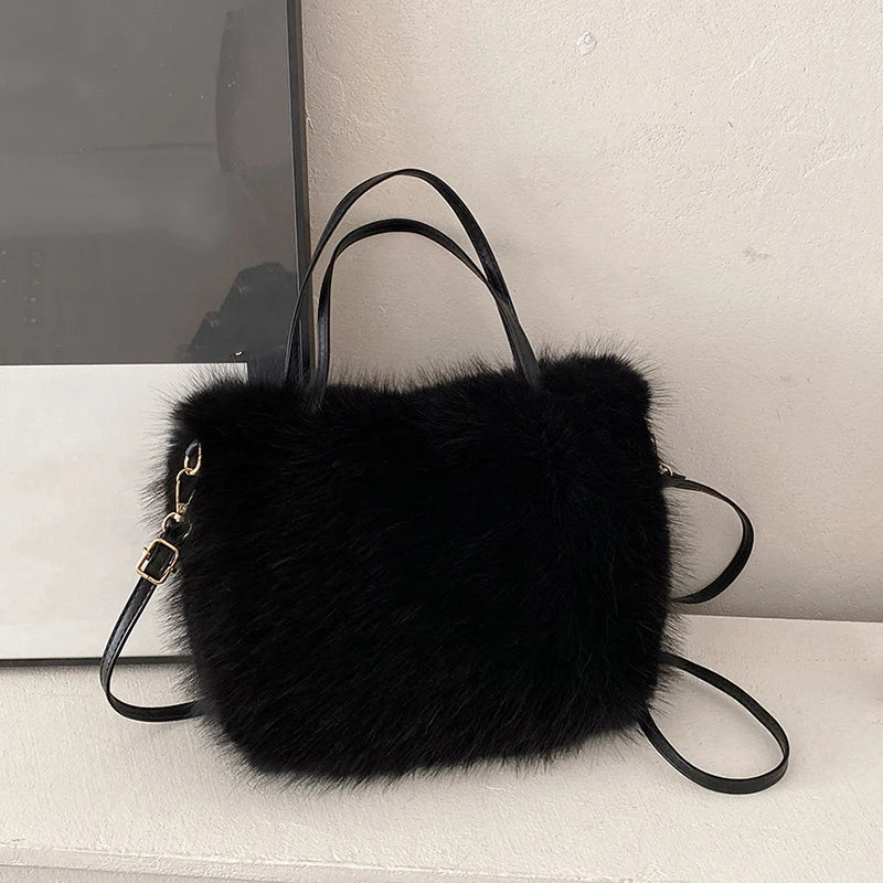 Faux fur tote bag- Jeccy