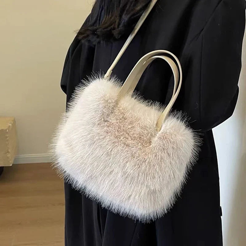 Faux fur tote bag- Jeccy
