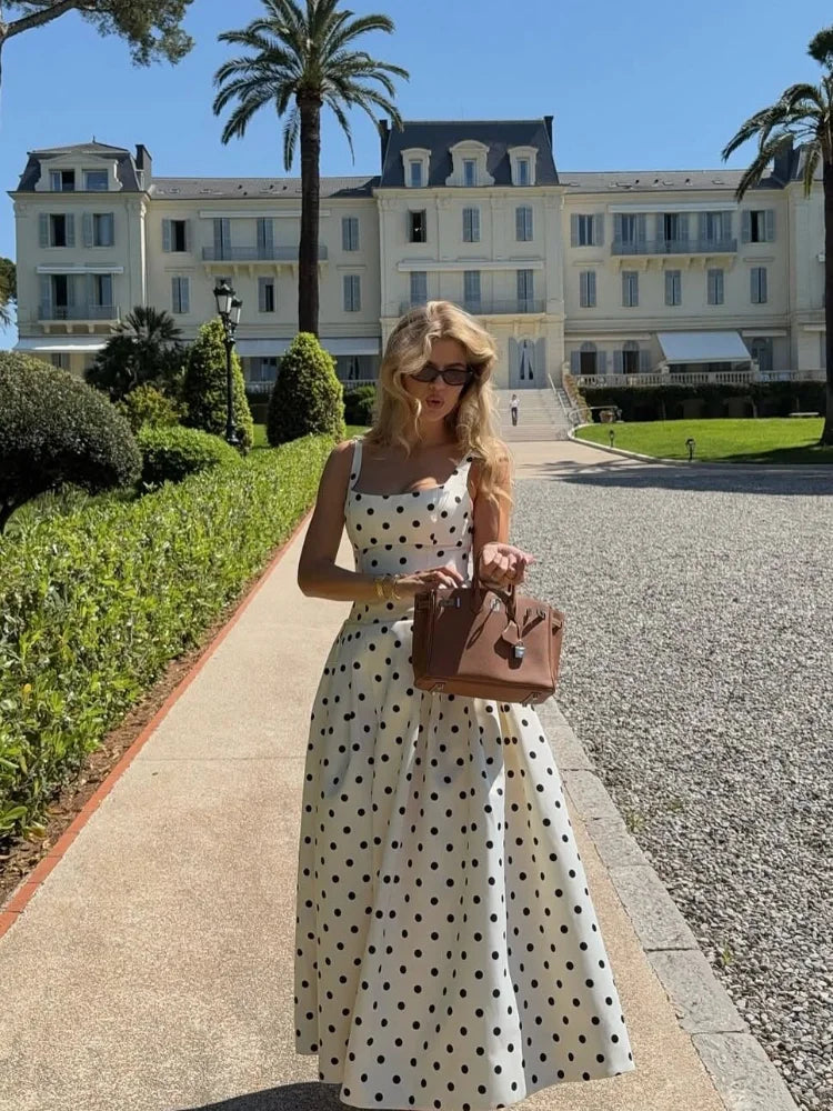 Amélie Dot Holiday