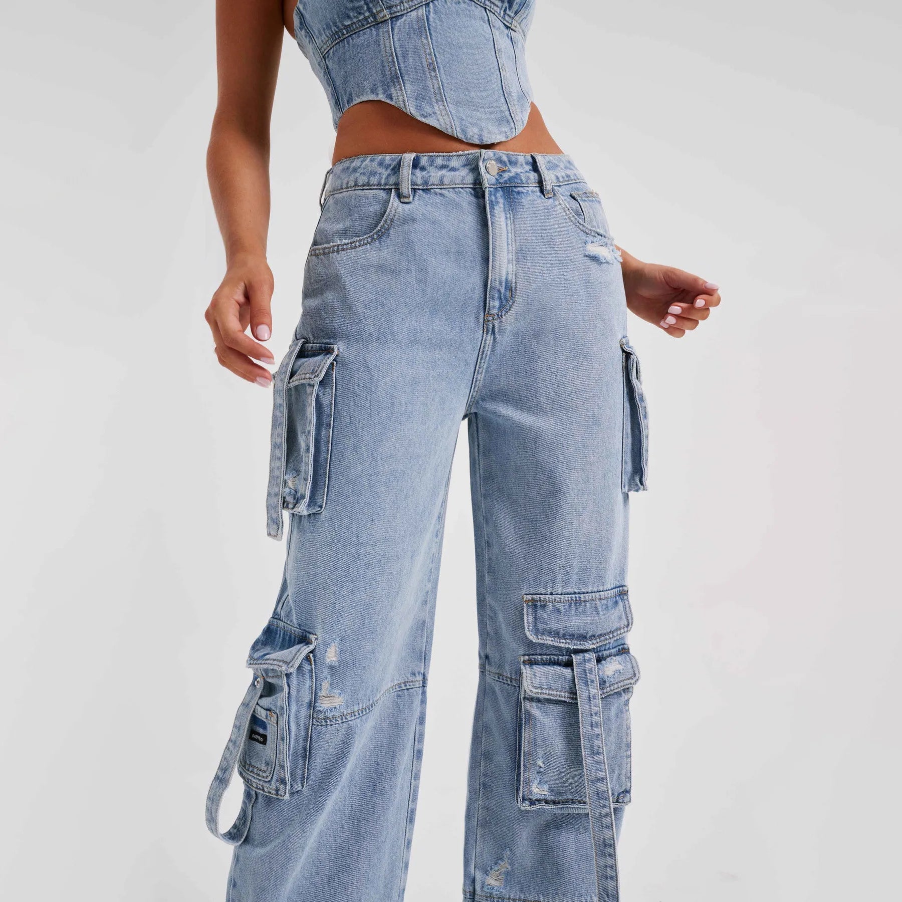 Stylish high-waist jeans for women with pockets.