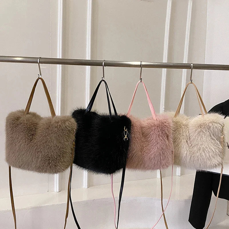 Faux fur tote bag- Jeccy