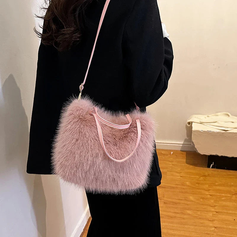 Faux fur tote bag- Jeccy